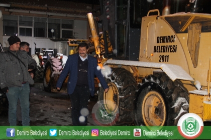 BAŞKAN SELÇUK, EKİBİ İLE SAHA'DA