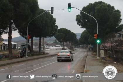 GEÇERKEN DİKKAT ! IŞIKLAR FAALİYETE GEÇTİ