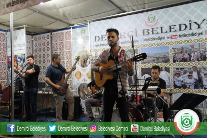 ŞARKILARI VE PERFORMANSLARI İLE GECEYE DAMGA VURDULAR