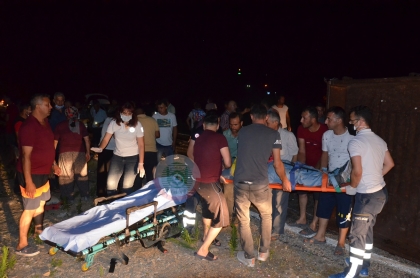 DEMİRCİ'DE TRAFİK KAZASI, 3 YARALI