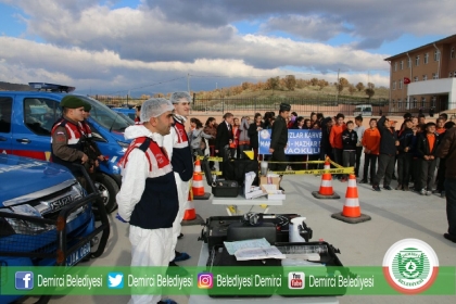 DEMİRCİ JANDARMA'DAN ÖĞRENCİLERE BİLGİLENDİRME FAALİYETİ