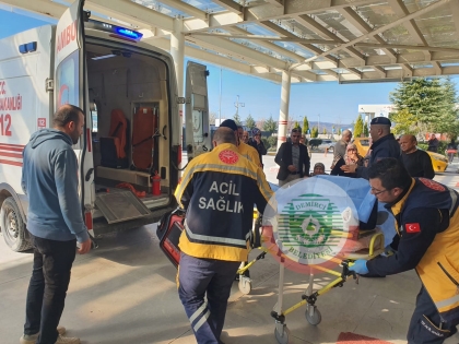 DEMİRCİ'DE İKİ AYRI KAZADA BEŞ KİŞİ YARALANDI