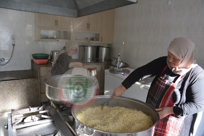 DEMİRCİ'DE GÖNÜLLÜ KADINLARIN İYİLİK MESAİSİ