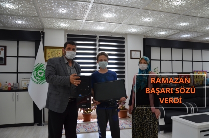 ONLİNE EĞİTİME KATILAMAYAN 2 KARDEŞE BİLGİSAYAR HEDİYE EDİLDİ.