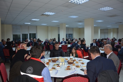 ŞEHİT VE GAZİ AİLELERİ İFTAR YEMEĞİNDE BULUŞTU 