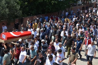 GÖREV ŞEHİDİ HEMŞERİMİZ ŞAHİN DÖNERTAŞ DUALARLA TOPRAĞA VERİLDİ.