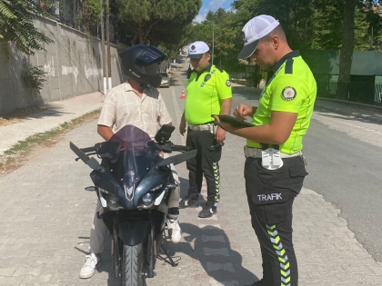 DEMİRCİ’DE MOTOSİKLET SÜRÜCÜLERİNE YÖNELİK DENETİMLER SÜRÜYOR