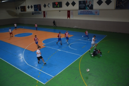 FUTSAL TURNUVASINDA ŞAMPİYON DEMİRCİ ORMAN
