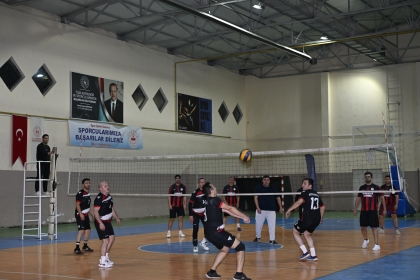 DEMİRCİ’DE KAYMAKAMLIK KUPASI VOLEYBOL TURNUVASI BAŞLADI