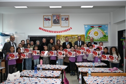 DEMİRCİ’DE 4 BİN 180 ÖĞRENCİ KARNE SEVİNCİ YAŞADI