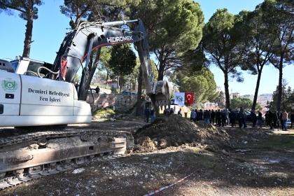 DEMİRCİ’DE HUZUREVİ YATIRIMINA İLK KAZMA VURULDU